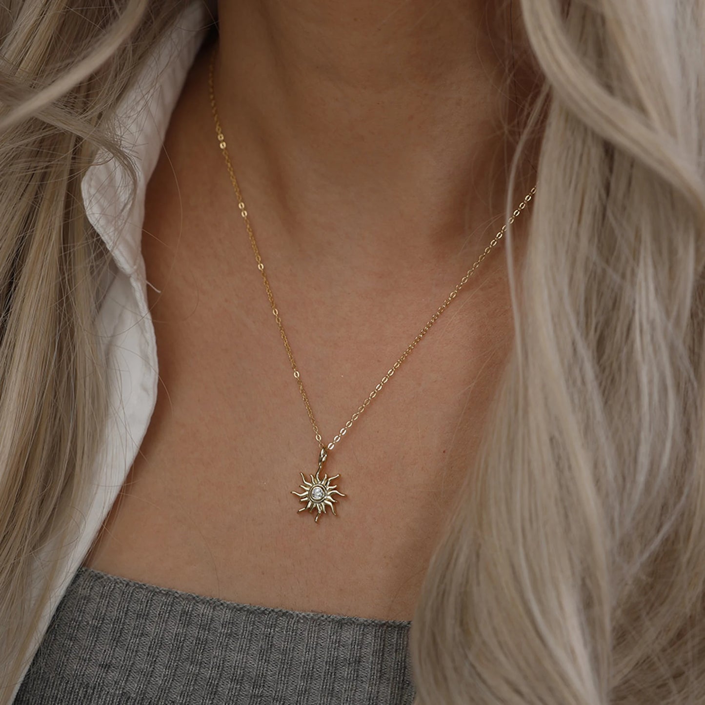 Décor Bezel Setting Necklace
